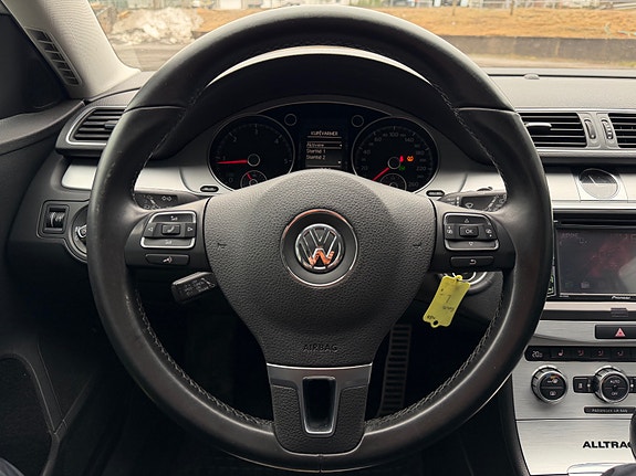 Volkswagen Passat Alltrack 17 of 24