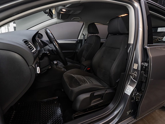 Volkswagen Golf VI 16 of 30