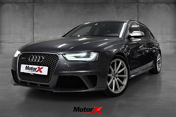 Audi RS4 2 of 30