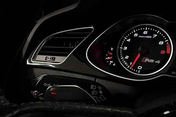 Audi RS4 27 of 30