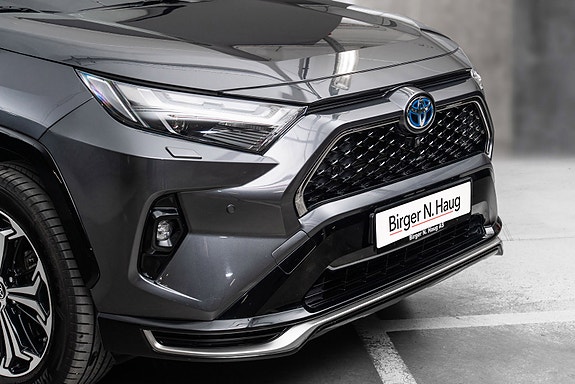 Toyota RAV4 Plug-in Hybrid 2 of 29