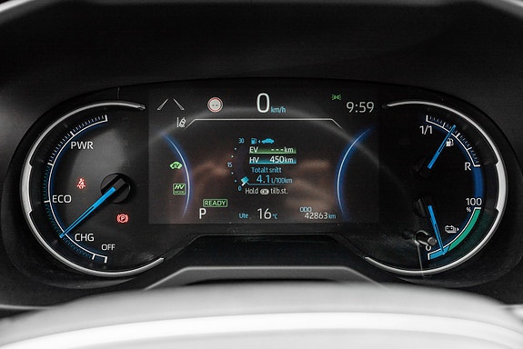 Toyota RAV4 Plug-in Hybrid 20 of 29