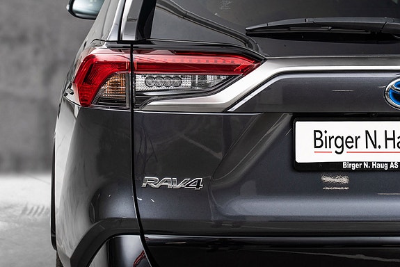 Toyota RAV4 Plug-in Hybrid 8 of 29