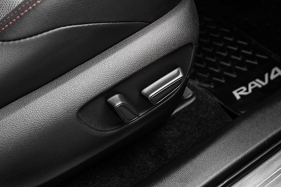 Toyota RAV4 Plug-in Hybrid 25 of 29