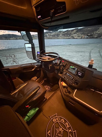 Scania R560 8x4*4 8 of 18