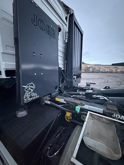 Scania R560 8x4*4 9 of 18