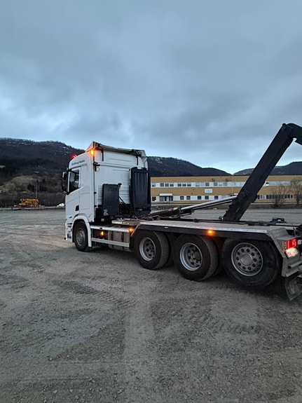 Scania R560 8x4*4 2 of 18