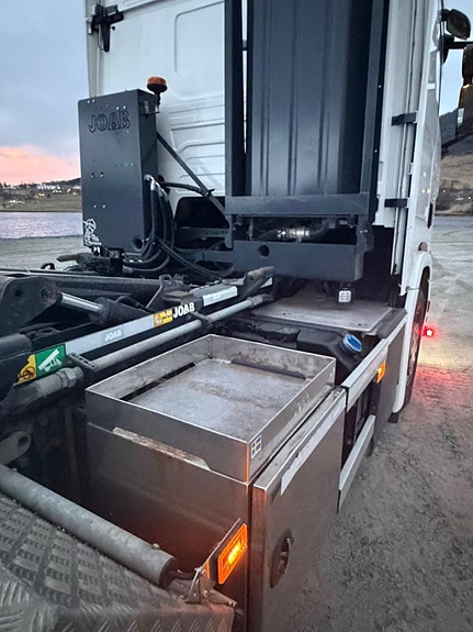 Scania R560 8x4*4 16 of 18