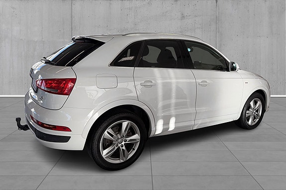 Audi Q3 6 of 28
