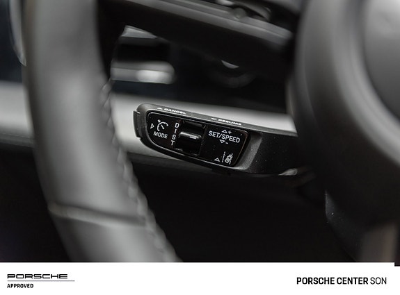 Porsche Taycan 25 of 30