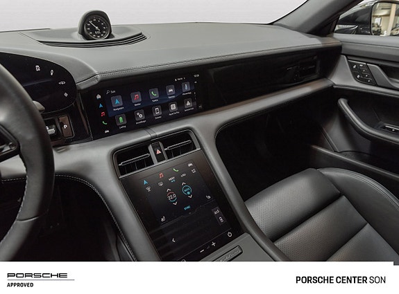 Porsche Taycan 28 of 30