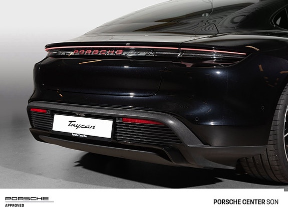 Porsche Taycan 10 of 30