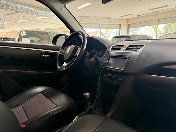 Suzuki Swift 13 of 26