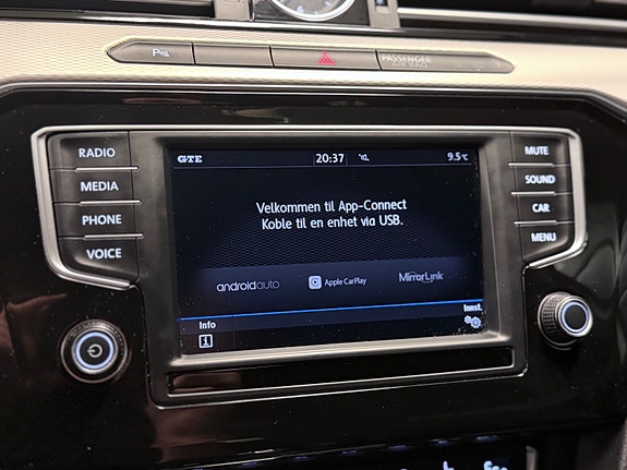 Volkswagen Passat 24 of 29