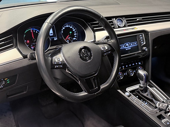Volkswagen Passat 11 of 29