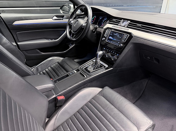 Volkswagen Passat 16 of 29