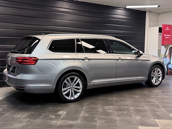 Volkswagen Passat 9 of 29