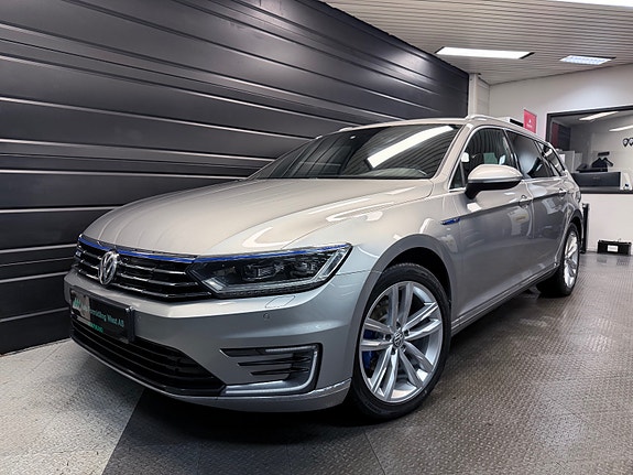 Volkswagen Passat 3 of 29