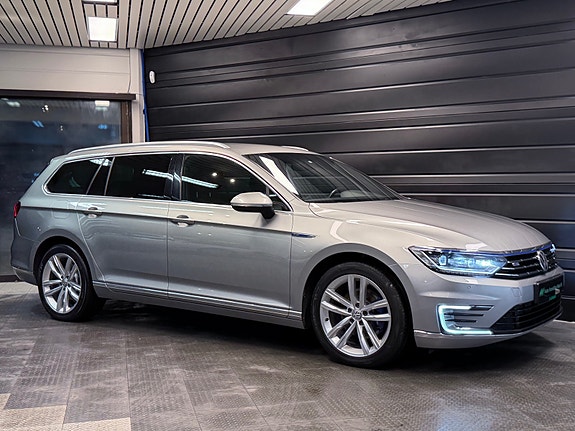 Volkswagen Passat 10 of 29