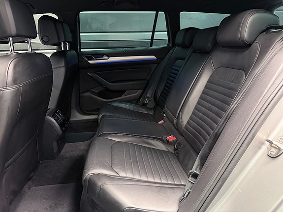 Volkswagen Passat 18 of 29