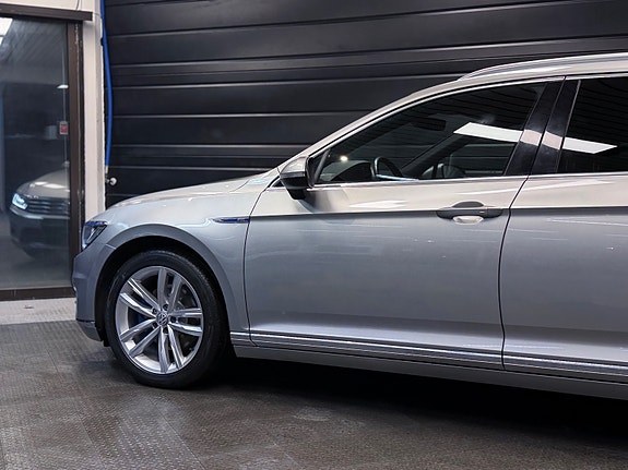 Volkswagen Passat 8 of 29