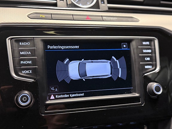 Volkswagen Passat 27 of 29