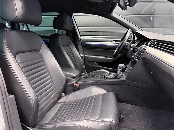 Volkswagen Passat 17 of 29