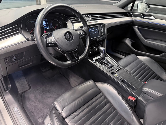 Volkswagen Passat 12 of 29