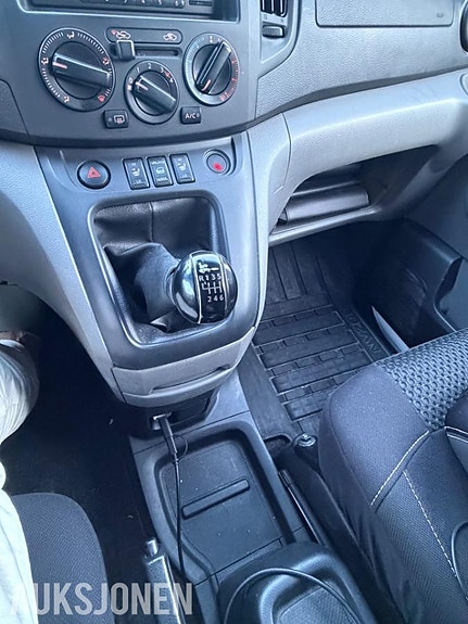 Nissan NV200 8 of 10
