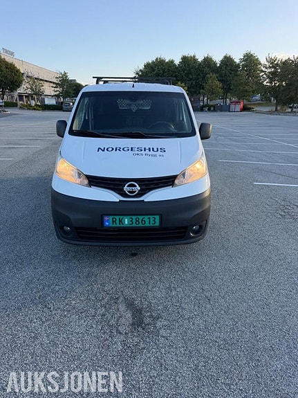 Nissan NV200 2 of 10