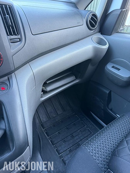 Nissan NV200 10 of 10