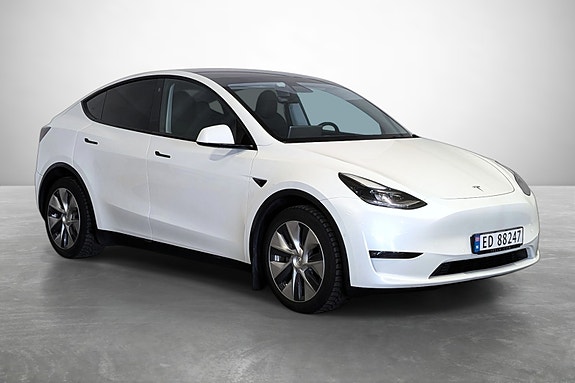Tesla Model Y 4 of 26
