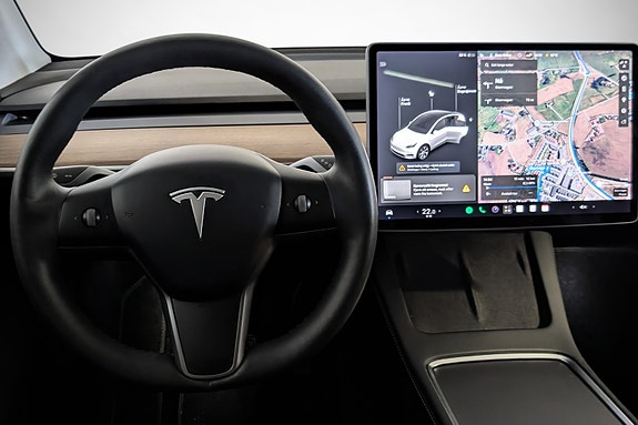Tesla Model Y 13 of 26