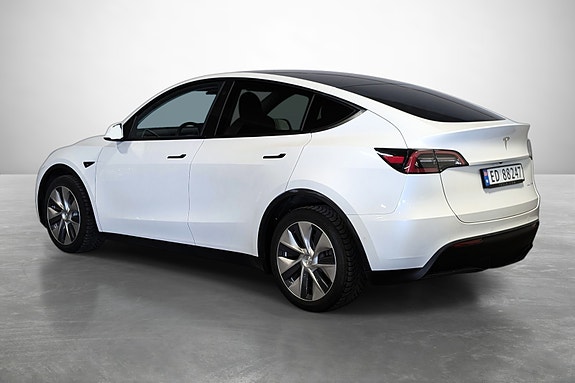 Tesla Model Y 9 of 26