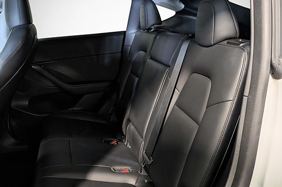 Tesla Model Y 21 of 26