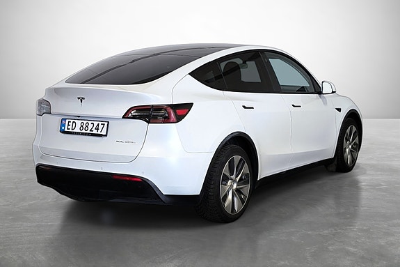 Tesla Model Y 6 of 26