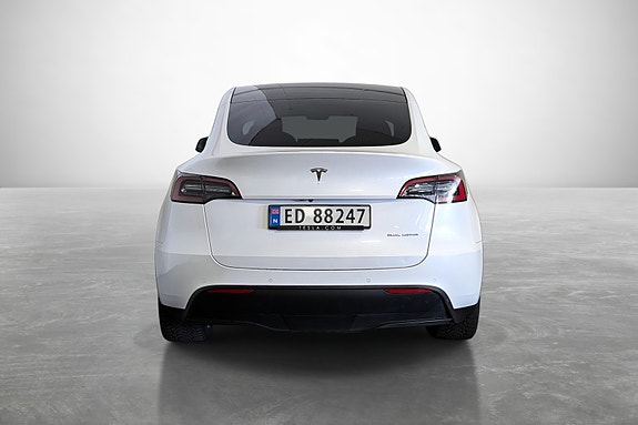 Tesla Model Y 7 of 26