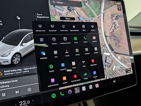 Tesla Model Y 16 of 26