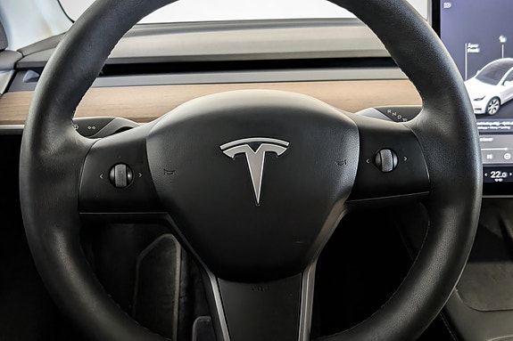 Tesla Model Y 14 of 26