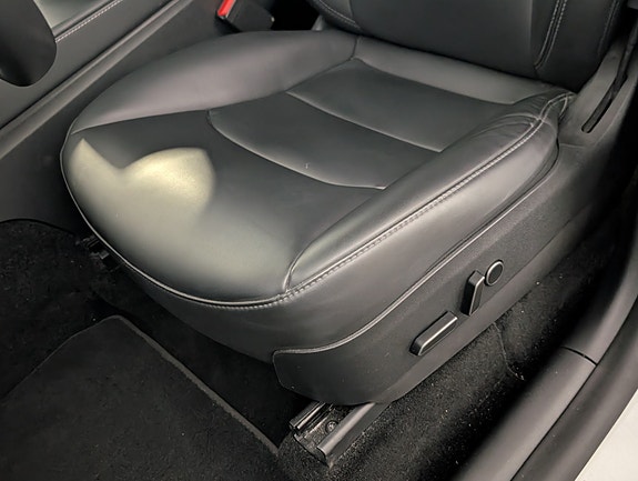 Tesla Model Y 11 of 26