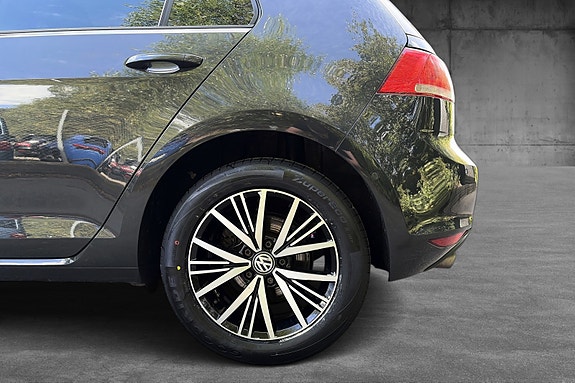 Volkswagen Golf VII 12 of 18