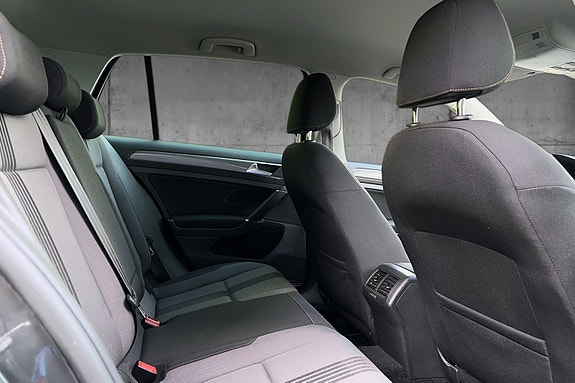Volkswagen Golf VII 18 of 18