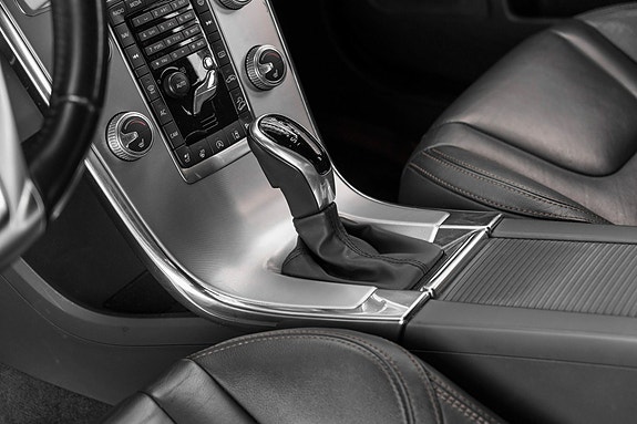 Volvo XC60 16 of 23