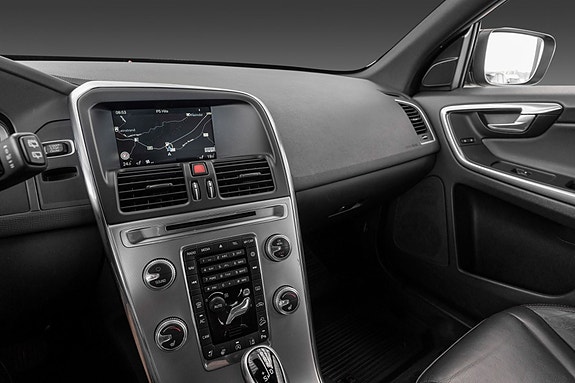 Volvo XC60 12 of 23