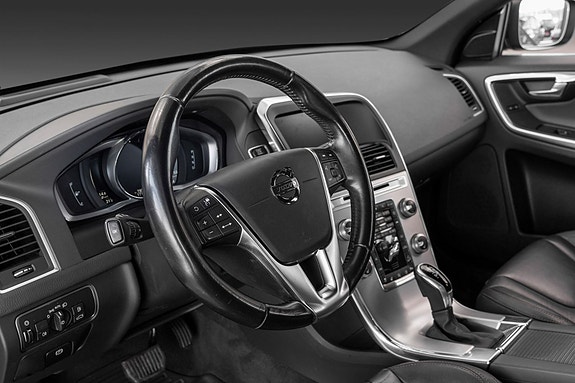 Volvo XC60 17 of 23