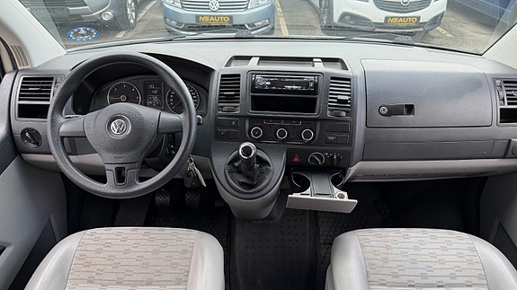 Volkswagen Caravelle 16 of 28