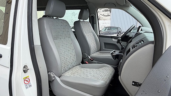 Volkswagen Caravelle 10 of 28