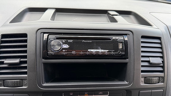 Volkswagen Caravelle 23 of 28