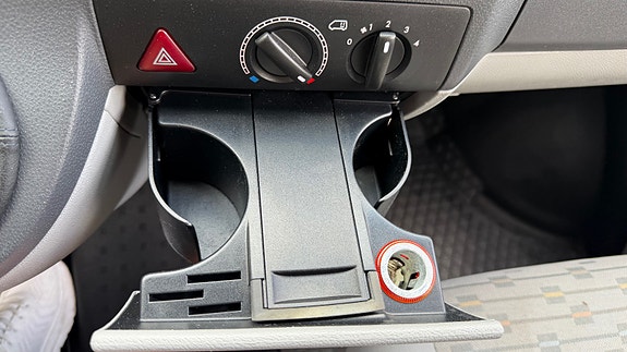 Volkswagen Caravelle 26 of 28