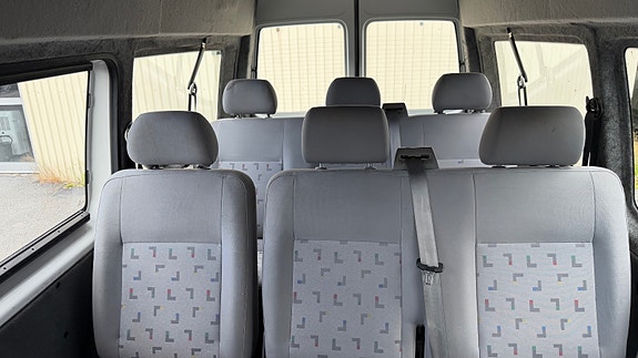 Volkswagen Caravelle 28 of 28
